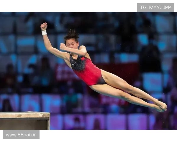 全红婵偷偷吃炸鸡被教练抓包，下一秒直接跳水池里清醒